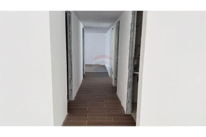 Tirane, jepet me qera ambjent biznesi Kati 1, 485 m² (rruga e dibres)