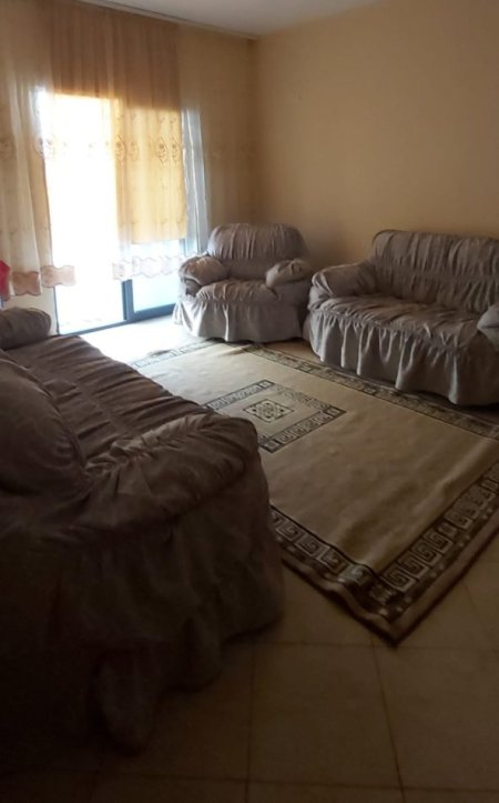 Durres, jepet me qera apartament 2+1+Ballkon Kati 3, 100 m² (Ne qender te Durresit)