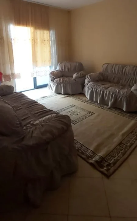 Durres, jepet me qera apartament 2+1+Ballkon Kati 3, 100 m² (Ne qender te Durresit)