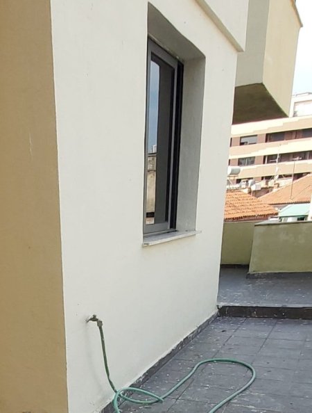 Durres, jepet me qera apartament 2+1+Ballkon Kati 3, 100 m² (Ne qender te Durresit)