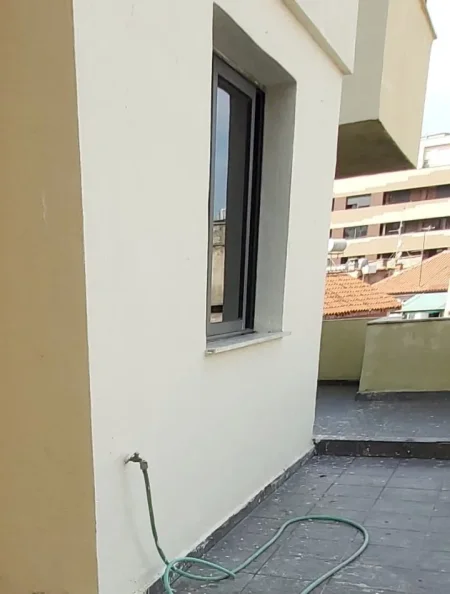 Durres, jepet me qera apartament 2+1+Ballkon Kati 3, 100 m² (Ne qender te Durresit)