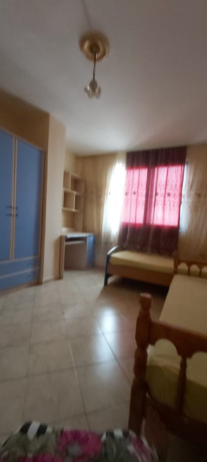 Durres, jepet me qera apartament 2+1+Ballkon Kati 3, 100 m² (Ne qender te Durresit)