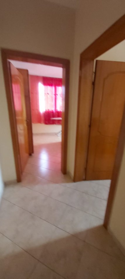 Durres, jepet me qera apartament 2+1+Ballkon Kati 3, 100 m² (Ne qender te Durresit)