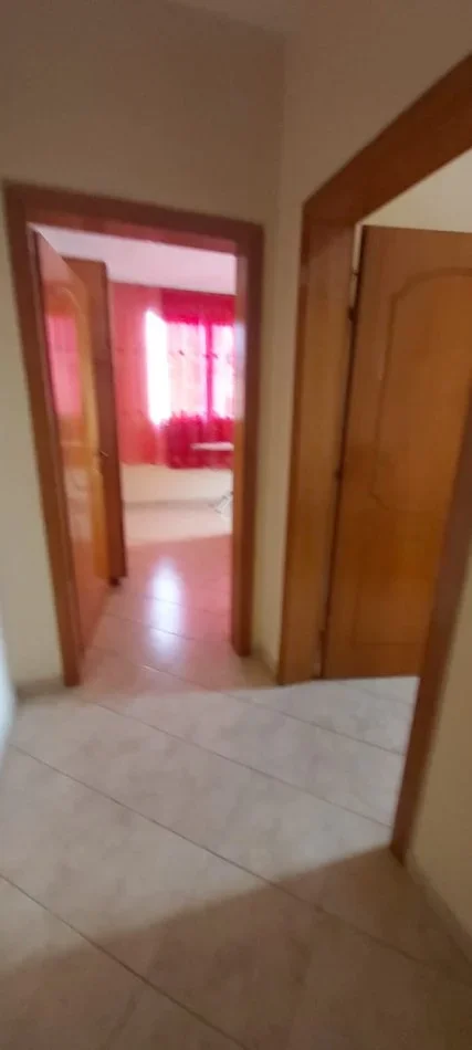 Durres, jepet me qera apartament 2+1+Ballkon Kati 3, 100 m² (Ne qender te Durresit)