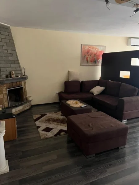 Tirane, jepet me qera Vile 3 Katshe Kati 2, 170 m² 600 € (Breyli)