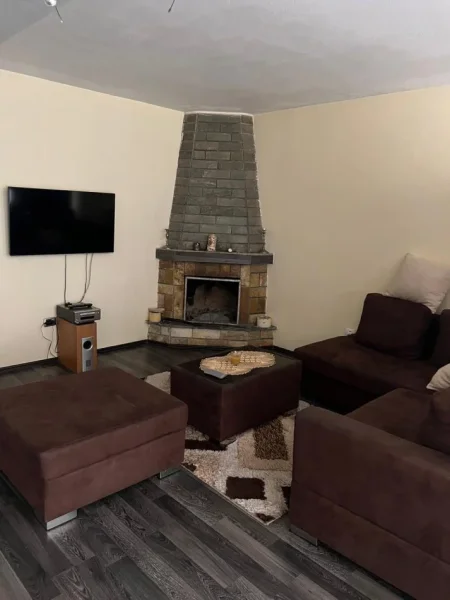 Tirane, jepet me qera Vile 3 Katshe Kati 2, 170 m² 600 € (Breyli)