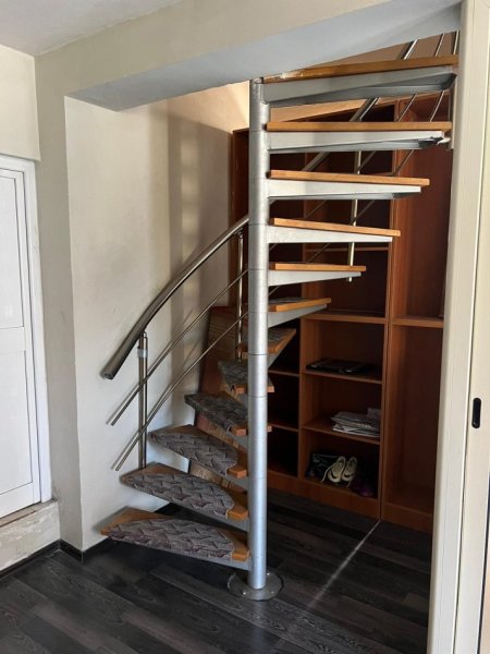 Tirane, jepet me qera Vile 3 Katshe Kati 2, 170 m² 600 € (Breyli)