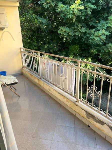 Tirane, jepet me qera Vile 3 Katshe Kati 2, 170 m² 600 € (Breyli)