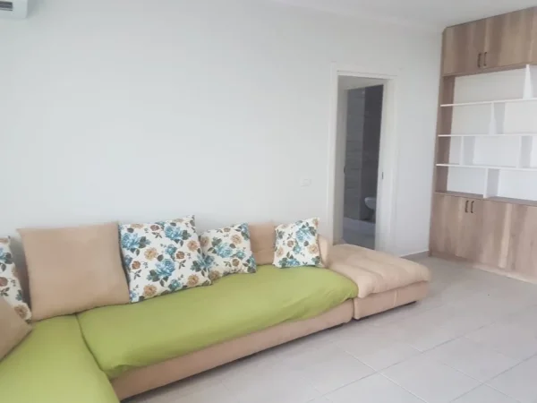 Tirane, jepet me qera apartament 2+1+Aneks+Ballkon Kati 7, 90 m² 600 € (Rwzidenca Alba)