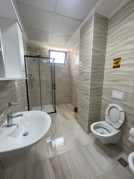 Tirane, jepet me qera apartament 2+1+Aneks+Ballkon Kati 7, 90 m² 600 € (Rwzidenca Alba)