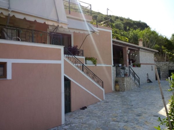 Tirane, shitet VILE  3+1+Aneks+Ballkon Kati 1, 342 m² 300.000 € (BORSH)