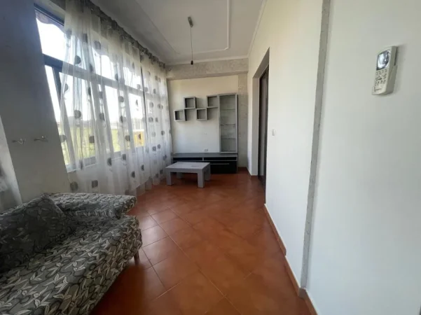 Tirane, jepet me qera apartament 2+1+Aneks+Ballkon Kati 2, 85 m² 400 € (Babreu qender)