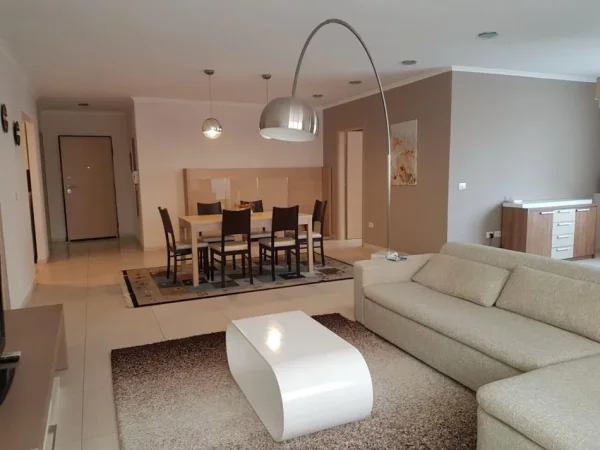 Tirane, jepet me qera apartament 2+1+Aneks+Ballkon Kati 3, 127 m² 800 € (Bogdanet)