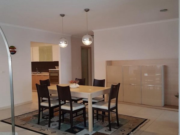 Tirane, jepet me qera apartament 2+1+Aneks+Ballkon Kati 3, 127 m² 800 € (Bogdanet)
