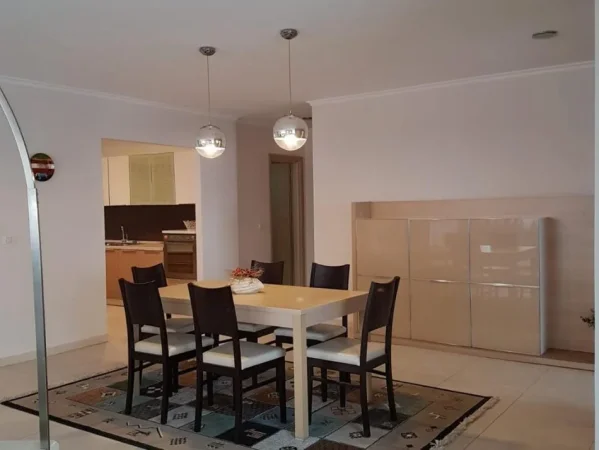 Tirane, jepet me qera apartament 2+1+Aneks+Ballkon Kati 3, 127 m² 800 € (Bogdanet)