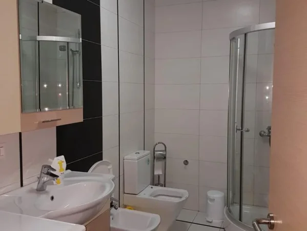 Tirane, jepet me qera apartament 2+1+Aneks+Ballkon Kati 3, 127 m² 800 € (Bogdanet)