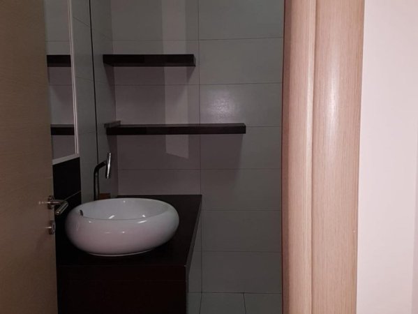 Tirane, jepet me qera apartament 2+1+Aneks+Ballkon Kati 3, 127 m² 800 € (Bogdanet)