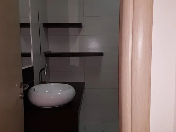 Tirane, jepet me qera apartament 2+1+Aneks+Ballkon Kati 3, 127 m² 800 € (Bogdanet)