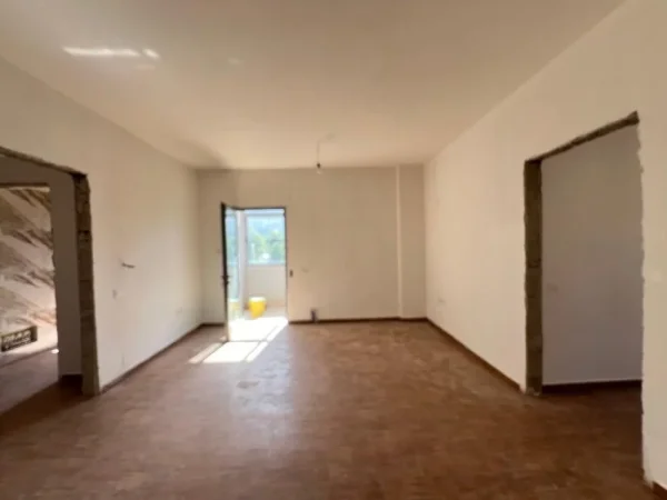 Tirane, shes apartament 3+1+Aneks+Ballkon Kati 4, 119 m² (Fresk, restorant Qesaraka)