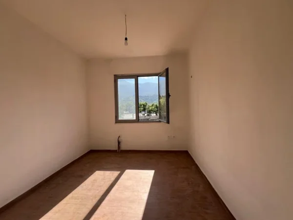 Tirane, shes apartament 3+1+Aneks+Ballkon Kati 4, 119 m² (Fresk, restorant Qesaraka)