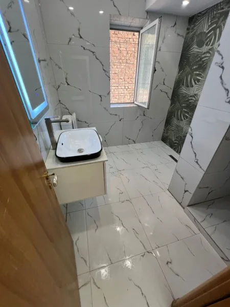 Tirane, shes apartament 1+1+Aneks+Ballkon Kati 3, 58 m² 97.999 € (Xhamllik)
