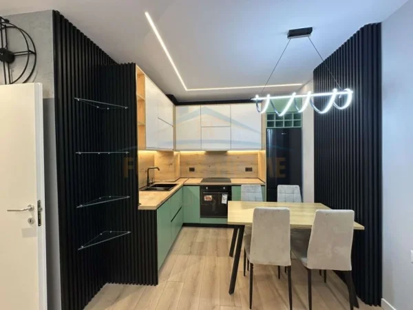 Tirane, shitet apartament 2+1+Ballkon Kati 5, 87 m² 142.000 € (Laprak)