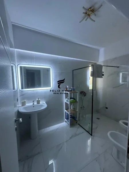 Tirane, jepet me qera apartament 2+1 Kati 2, 115 m² 800 € (LIQENI I THATE)