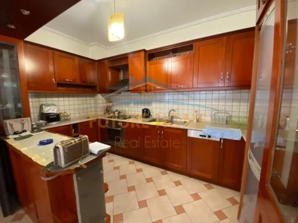 Tirane, shitet apartament 2+1+Post Parkimi Kati 5, 93 m² 280.000 € (Garda)
