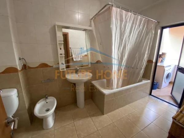 Tirane, shitet apartament 2+1+Post Parkimi Kati 5, 93 m² 280.000 € (Garda)