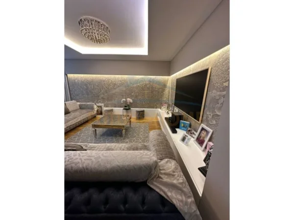 Tirane, shitet apartament 3+1+Ballkon Kati 2, 130 m² 340.000 € (Liceu Artistik Rruga Elbasanit)