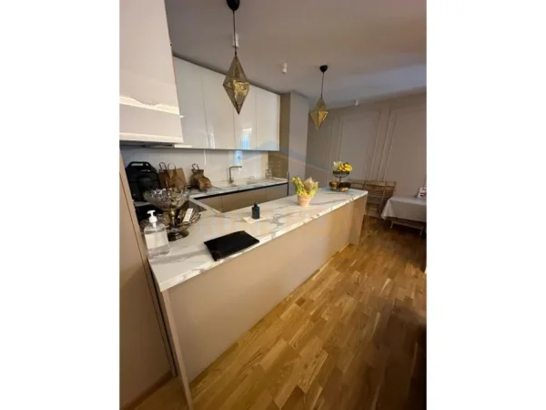 Tirane, shitet apartament 3+1+Ballkon Kati 2, 130 m² 340.000 € (Liceu Artistik Rruga Elbasanit)