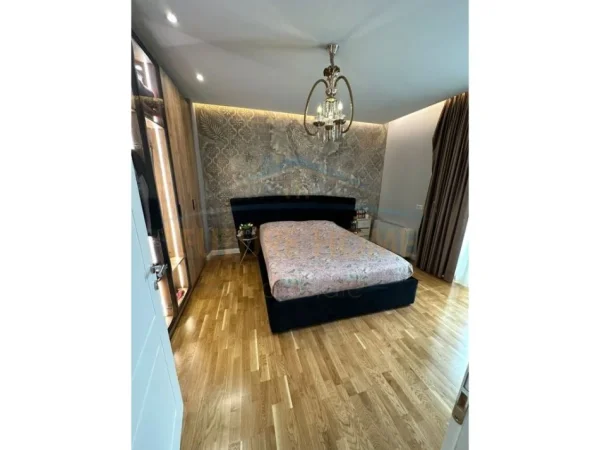 Tirane, shitet apartament 3+1+Ballkon Kati 2, 130 m² 340.000 € (Liceu Artistik Rruga Elbasanit)