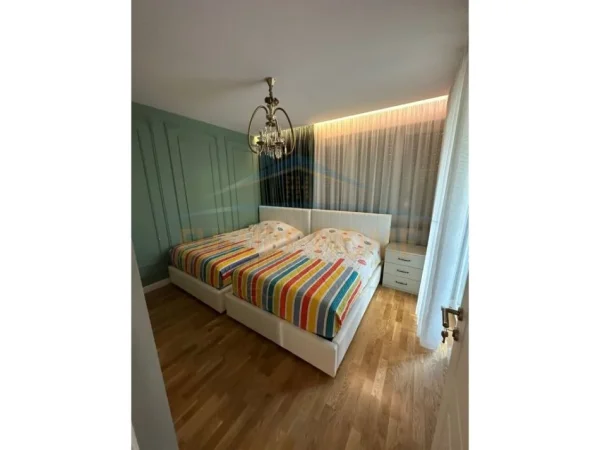 Tirane, shitet apartament 3+1+Ballkon Kati 2, 130 m² 340.000 € (Liceu Artistik Rruga Elbasanit)