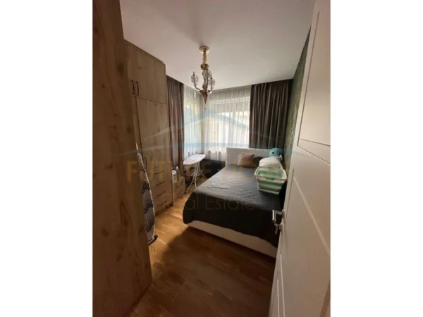 Tirane, shitet apartament 3+1+Ballkon Kati 2, 130 m² 340.000 € (Liceu Artistik Rruga Elbasanit)