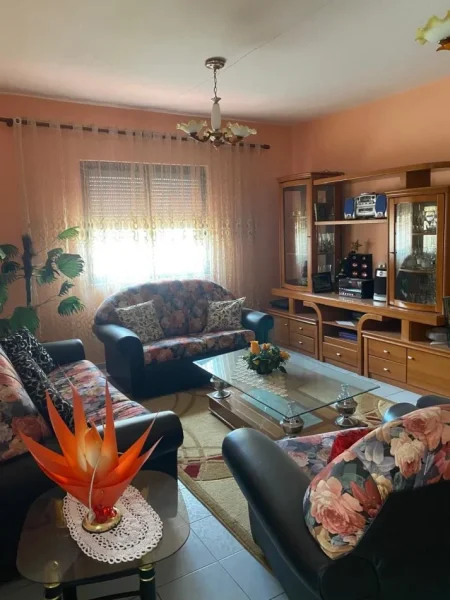 Tirane, jepet me qera Vile 3 Katshe , 510 m² 1.300 € (Fresku)