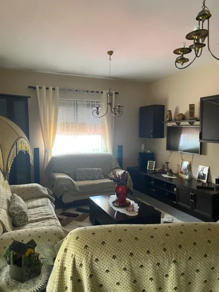 Tirane, jepet me qera Vile 3 Katshe , 510 m² 1.300 € (Fresku)
