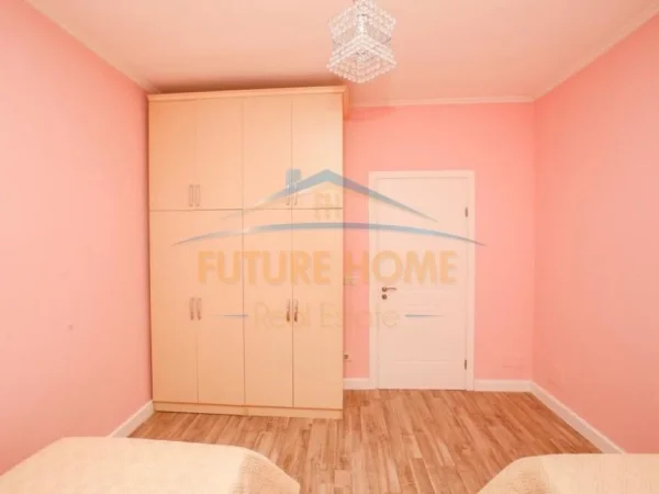 Tirane, shitet apartament 3+1+Ballkon Kati 16, 150 m² 450.000 € (Qender)