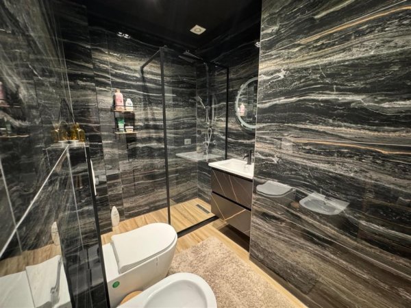 Tirane, jepet me qera apartament 2+1+Ballkon Kati 4, 110 m² 730 € (Liqeni i That)