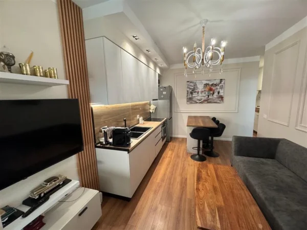 Tirane, jepet me qera apartament 2+1+Ballkon Kati 4, 110 m² 730 € (Liqeni i That)