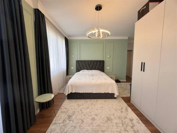 Tirane, jepet me qera apartament 2+1+Ballkon Kati 4, 110 m² 730 € (Liqeni i That)