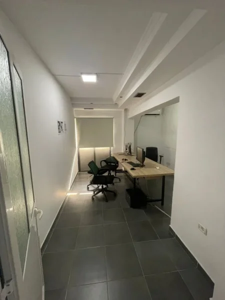 Tirane, jepet me qera zyre Kati 2, 150 m² 1.500 € (Rruga Myslym Shyri)