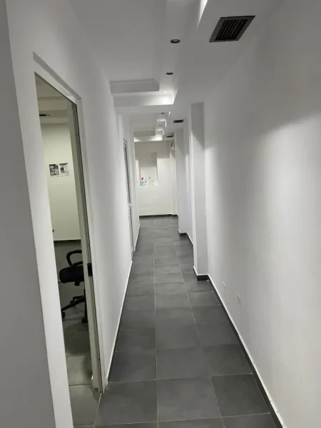 Tirane, jepet me qera zyre Kati 2, 150 m² 1.500 € (Rruga Myslym Shyri)