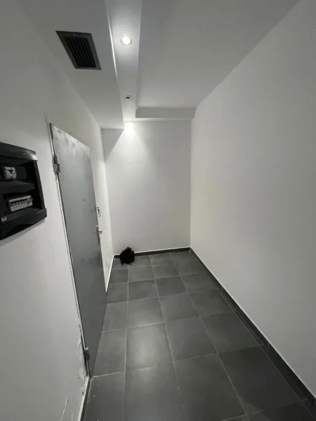 Tirane, jepet me qera zyre Kati 2, 150 m² 1.500 € (Rruga Myslym Shyri)