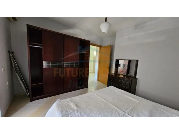 Tirane, jepet me qera apartament 2+1 Kati 8, 112 m² 850 € (Rruga e Elbasanit, afer Ambasades Amerikane)