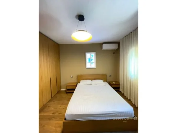 Tirane, jepet me qera apartament 2+1 Kati 3, 100 m² 850 € (Komuna e parisit)