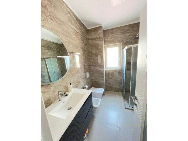 Tirane, jepet me qera apartament 2+1 Kati 3, 100 m² 850 € (Komuna e parisit)