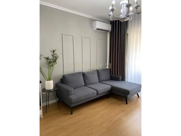 Tirane, jepet me qera apartament 1+1 Kati 1, 65 m² 500 € (Ish Profarma)