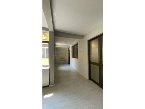 Tirane, jepet me qera apartament 3+1+2, Kati 2, 130 m² 550 € (Rruga "Bardhyl", Tirane)