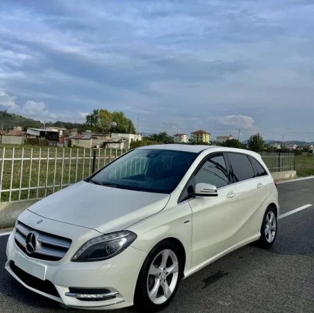 Kavaje, shes makine Mercedes benz b class 1.8 premium 2013 Nafte, e bardhë manuale Kondicioner 189.006 km 8.700 €