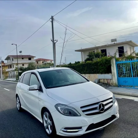 Kavaje, shes makine Mercedes benz b class 1.8 premium 2013 Nafte, e bardhë manuale Kondicioner 189.006 km 8.700 €